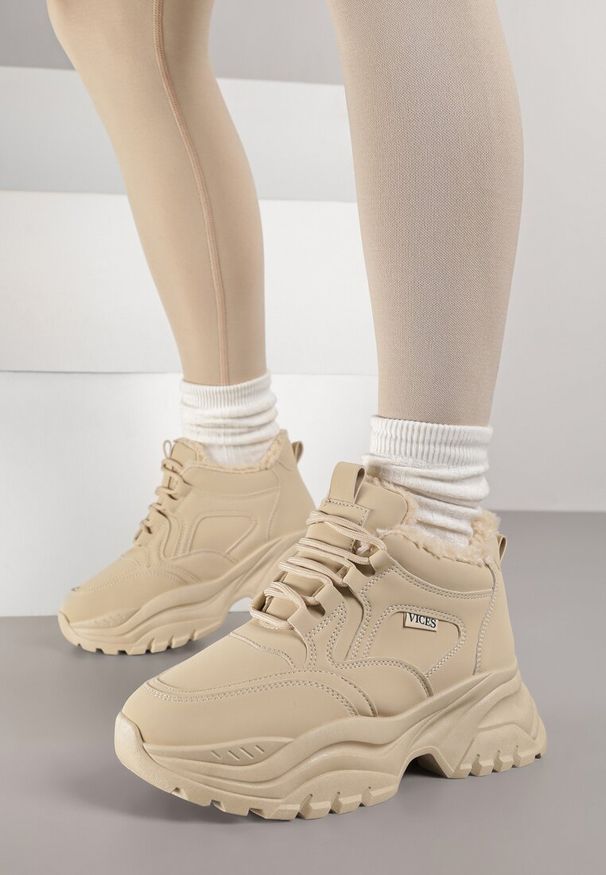 Renee - Ciemnobeżowe Streetwearowe Sneakersy Vices Chunky w Stylu Traperów na Platformie Leate. Kolor: beżowy. Materiał: jeans, dresówka. Szerokość cholewki: normalna. Obcas: na platformie