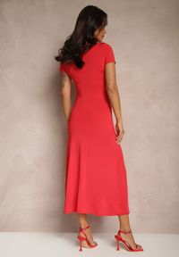 Renee - Czerwona Sukienka Bodycon z Marszczeniem w Talii i Krótkimi Rękawami Aterezza. Okazja: na co dzień. Kolor: czerwony. Materiał: skóra. Długość rękawa: krótki rękaw. Typ sukienki: bodycon. Styl: klasyczny, casual #5
