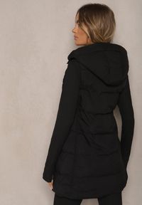 Renee - Czarna Kamizelka Pikowana z Odpinanym Kapturem Mavael. Okazja: na co dzień. Kolor: czarny. Materiał: jeans. Styl: elegancki, casual #5