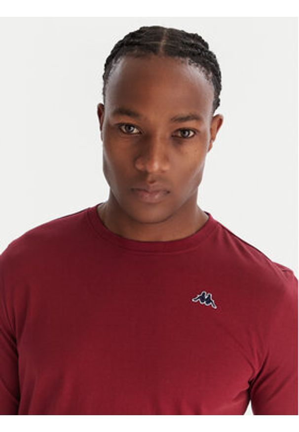 Robe di Kappa Longsleeve 631189W Czerwony Slim Fit. Kolor: czerwony. Materiał: bawełna. Długość rękawa: długi rękaw