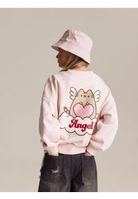 Reserved - Bluza z aplikacją Pusheen - pastelowy róż. Kolor: różowy. Materiał: dzianina, bawełna. Wzór: aplikacja #1