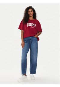 Tommy Jeans T-Shirt Varsity DW0DW18403 Czerwony Oversize. Kolor: czerwony. Materiał: bawełna