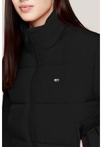 Tommy Jeans - TOMMY JEANS Czarna kurtka damska z drobnym logo, Rozmiar M. Okazja: na co dzień. Kolor: czarny. Materiał: syntetyk, poliester. Styl: elegancki, casual