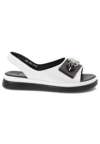 Sandały damskie S.Barski, ze skóry ekologicznej ozdobna klamra dekoracyjne kamienie lekka podeszwa casual letnie, białe, GR61-5932. Okazja: na co dzień. Zapięcie: klamry. Kolor: biały. Materiał: skóra ekologiczna. Sezon: lato. Styl: casual #3