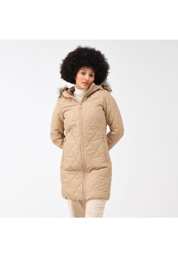 Regatta - Płaszcz turystyczny zimowy damski Fritha II pikowany. Kolor: beżowy. Materiał: puch. Sezon: zima. Sport: turystyka piesza