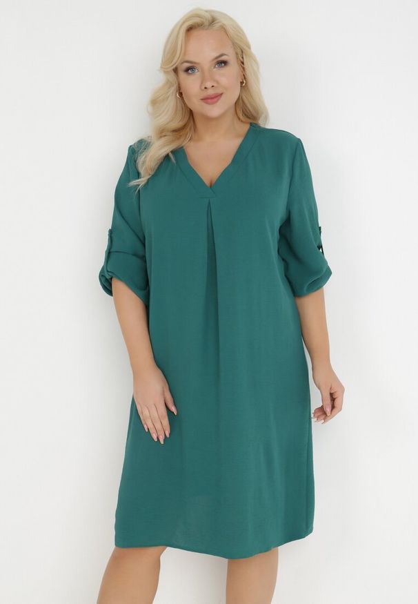 Born2be - Zielona Sukienka Meganie. Kolekcja: plus size. Kolor: zielony. Materiał: koronka. Długość rękawa: długi rękaw. Wzór: koronka, gładki. Typ sukienki: dla puszystych. Styl: elegancki. Długość: midi