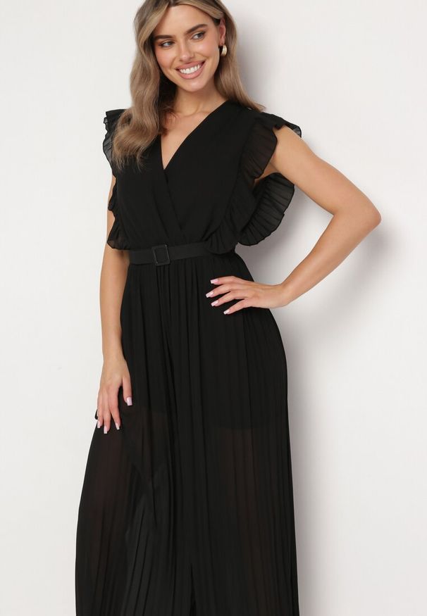 Born2be - Czarny Plisowany Kombinezon z Szerokimi Nogawkami i Wiązanym Paskiem Audra. Okazja: na co dzień. Kolor: czarny. Sezon: lato, wiosna. Styl: elegancki, casual