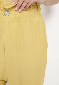 Born2be - Żółte Spodnie z Marszczoną Gumką w Pasie o Klasycznym Kroju Anifa. Stan: podwyższony. Kolor: żółty. Styl: klasyczny