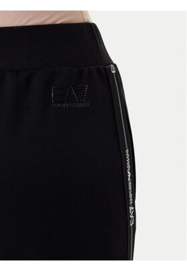 EA7 Emporio Armani Spodnie dresowe 7W000961 AF12501 UC001 Czarny Flared Fit. Kolor: czarny. Materiał: syntetyk