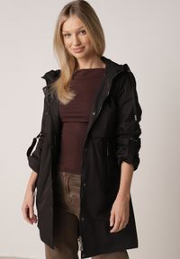 Born2be - Czarna Przejściowa Kurtka Parka z Kapturem i Podwijanymi Rękawami Tinarose. Okazja: na spacer, na co dzień. Typ kołnierza: kaptur. Kolor: czarny. Materiał: jeans, dresówka. Styl: casual #9
