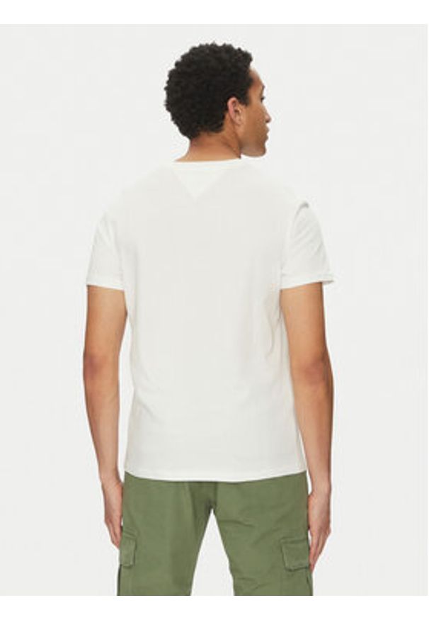 Tommy Jeans T-Shirt Signature Dna DM0DM20817 Biały Regular Fit. Kolor: biały. Materiał: bawełna