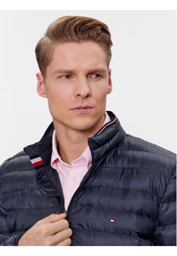 TOMMY HILFIGER - Tommy Hilfiger Kurtka przejściowa Core Circular MW0MW18763 Granatowy Regular Fit. Kolor: niebieski. Materiał: syntetyk