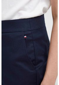 TOMMY HILFIGER - Tommy Hilfiger spodnie damskie kolor granatowy proste medium waist. Okazja: na co dzień. Kolor: niebieski. Styl: casual #3