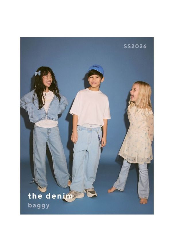 Reserved - Jeansy baggy z łańcuchem - niebieski. Kolor: niebieski