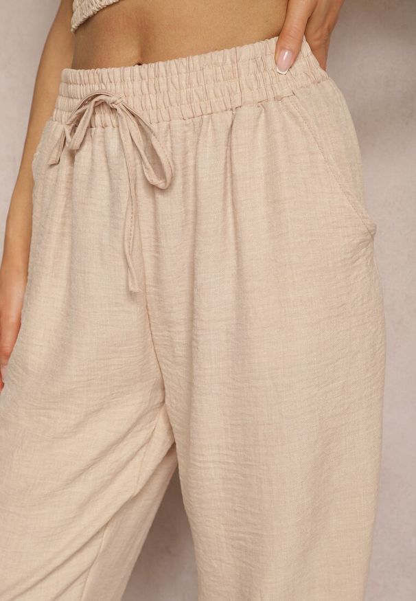 Renee - Beżowe Spodnie z Troczkiem w Pasie i Kieszeniami Ufalia. Okazja: na co dzień. Kolor: beżowy. Materiał: materiał. Styl: elegancki, casual