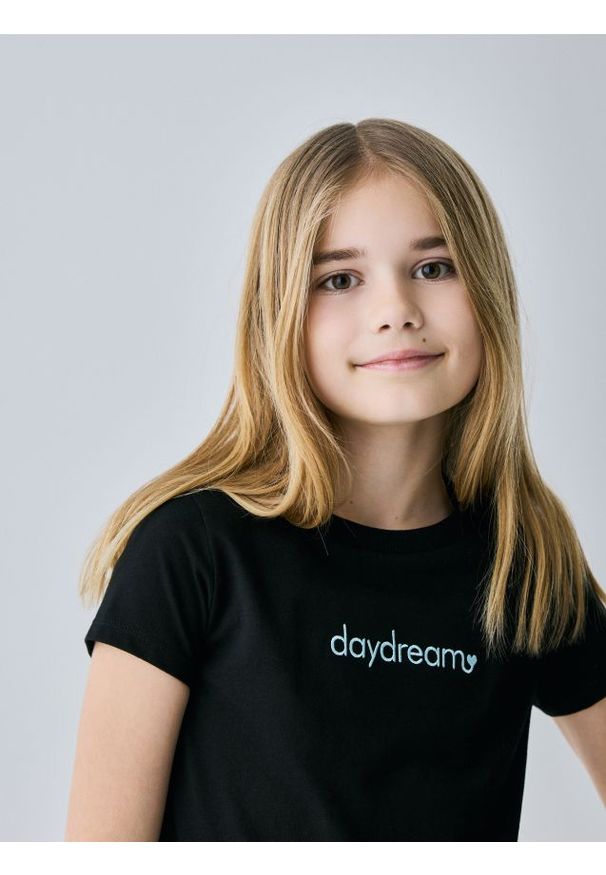 Reserved - T-shirt z haftem - czarny. Kolor: czarny. Materiał: bawełna. Wzór: haft