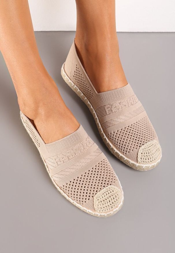 Born2be - Ciemnobeżowe Espadryle na Płaskiej Podeszwie z Plecionki Chorisa. Okazja: na co dzień. Kolor: beżowy. Materiał: tkanina. Wzór: kwiaty. Sezon: lato. Obcas: na płaskiej podeszwie. Styl: elegancki, casual