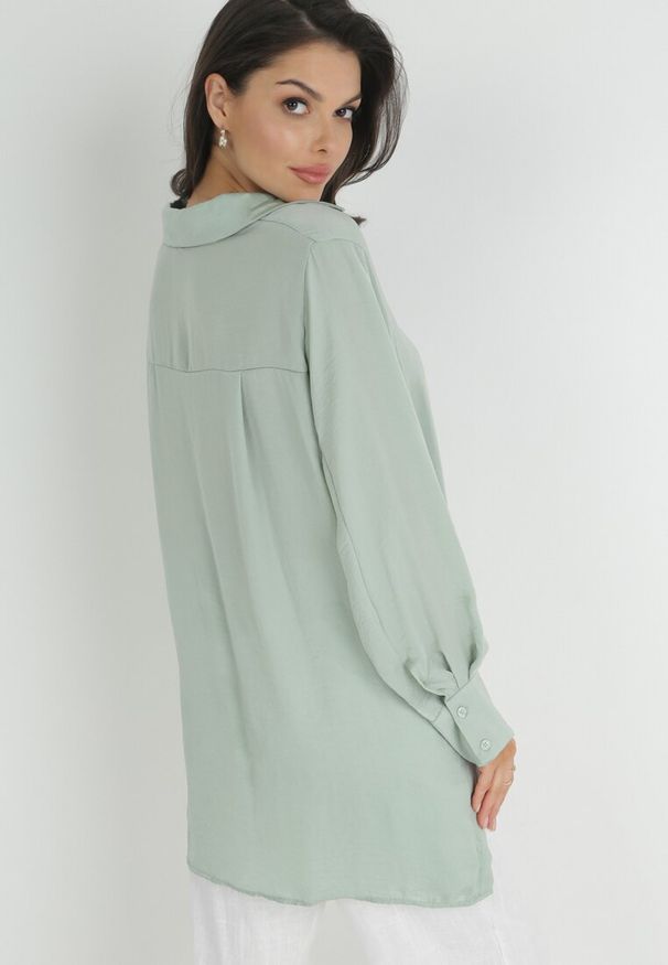 Born2be - Miętowa Gładka Koszula z Klasycznym Kołnierzykiem Dalexa. Okazja: na co dzień. Typ kołnierza: kołnierzyk klasyczny. Kolor: miętowy. Materiał: jeans. Wzór: gładki. Styl: klasyczny