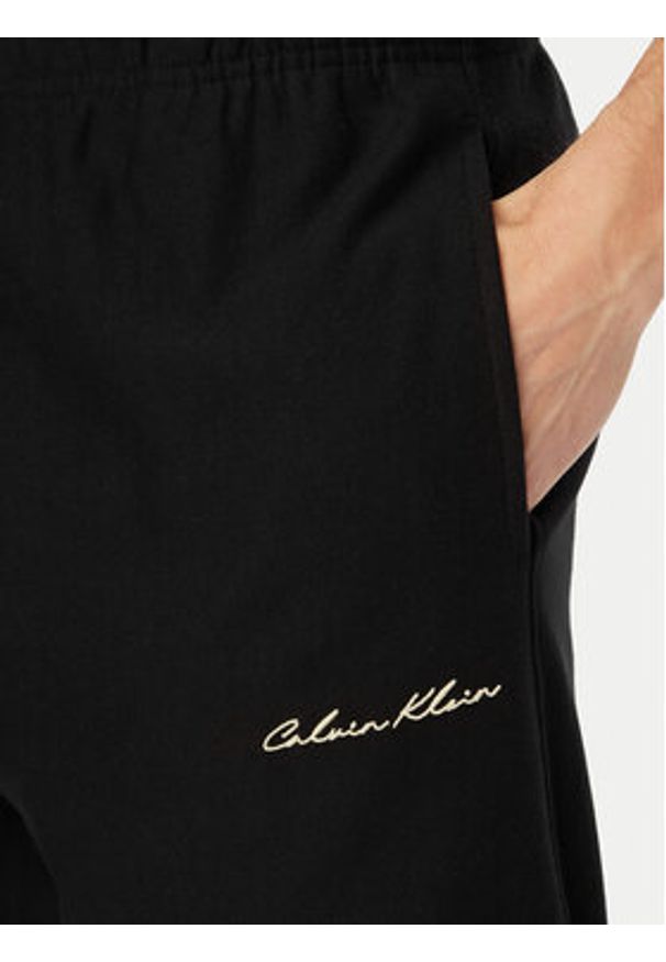 Calvin Klein Jeans Spodnie dresowe LV04RF249G Czarny Regular Fit. Kolor: czarny. Materiał: bawełna