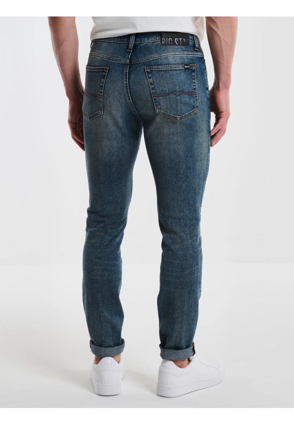 Big-Star - Jeansy męskie z przetarciami granatowe Ervad 750. Stan: podwyższony. Kolor: niebieski