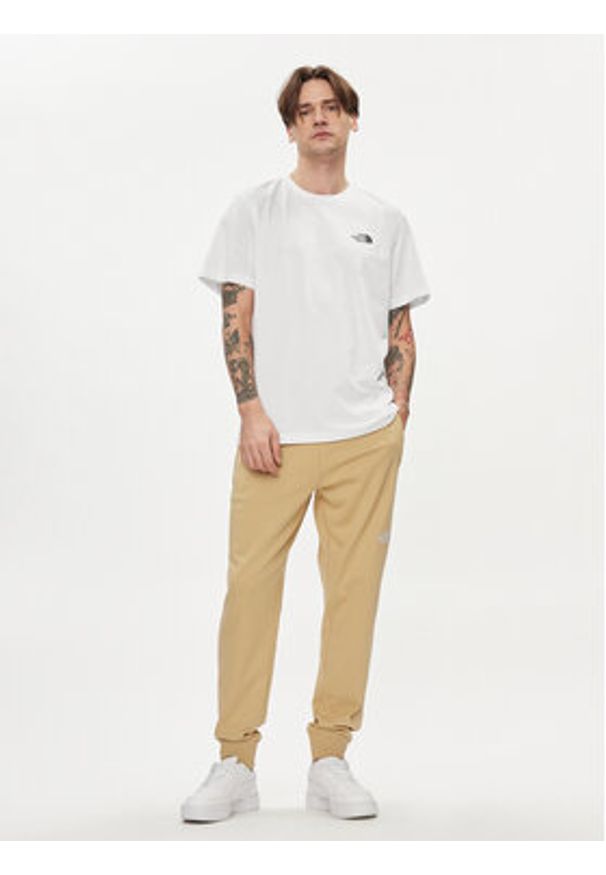 The North Face T-Shirt Simple Dome NF0A87NG Biały Regular Fit. Kolor: biały. Materiał: bawełna
