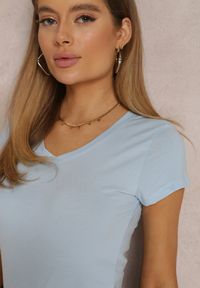 Renee - Jasnoniebieski T-shirt Adranna. Kolor: niebieski. Materiał: bawełna, dzianina. Długość rękawa: krótki rękaw. Długość: krótkie #5