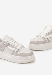 Renee - Białe Sneakersy na Platformie z Ozdobnymi Sznurówkami Aqara. Kolor: biały. Obcas: na platformie #4