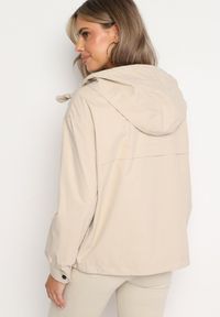 Born2be - Beżowa Kurtka Wiatrówka z Kieszeniami i Ściągaczami Braliana. Okazja: na spacer. Kolor: beżowy. Materiał: jeans. Styl: elegancki, sportowy #4