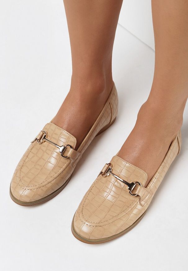 Born2be - Beżowe Mokasyny Cathy. Zapięcie: bez zapięcia. Kolor: beżowy. Materiał: skóra. Wzór: aplikacja. Obcas: na obcasie. Styl: elegancki, klasyczny. Wysokość obcasa: niski