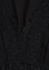 Renee - Czarna Sukienka Rozkloszowana z Falbanką i Koronką Kiaya. Kolor: czarny. Materiał: koronka. Wzór: koronka. Długość: maxi #4