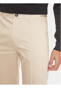 AMI PARIS - AMI Paris Chinosy HTR005.CO0009 Beżowy Regular Fit. Kolor: beżowy. Materiał: bawełna #3
