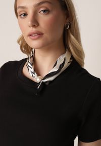 Born2be - Czarny Bawełniany T-shirt z Satynową Apaszką Cloud. Okazja: do pracy, na co dzień. Kolor: czarny. Materiał: bawełna, satyna. Styl: elegancki, casual #4