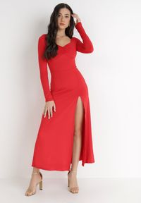 Born2be - Czerwona Sukienka Hippeira. Kolor: czerwony. Materiał: dzianina, lakier. Długość rękawa: długi rękaw. Typ sukienki: dopasowane, rozkloszowane. Długość: maxi