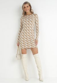 Born2be - Biało-Beżowa Sukienka Dzianinowa w Geometryczny Wzór Hynnee. Kolor: biały. Materiał: dzianina. Wzór: geometria. Długość: mini #4