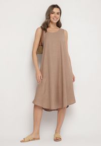 Born2be - Ciemnobeżowa Rozkloszowana Klasyczna Sukienka Lunetira. Okazja: na spacer, na co dzień. Kolor: beżowy. Materiał: jeans. Typ sukienki: proste. Styl: klasyczny #1