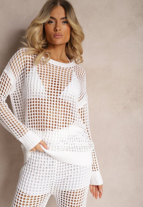 Renee - Biała Bluzka z Ażurowej Dzianiny z Obniżoną Linią Ramion Limira. Okazja: na co dzień. Kolor: biały. Materiał: dzianina. Wzór: ażurowy. Styl: casual