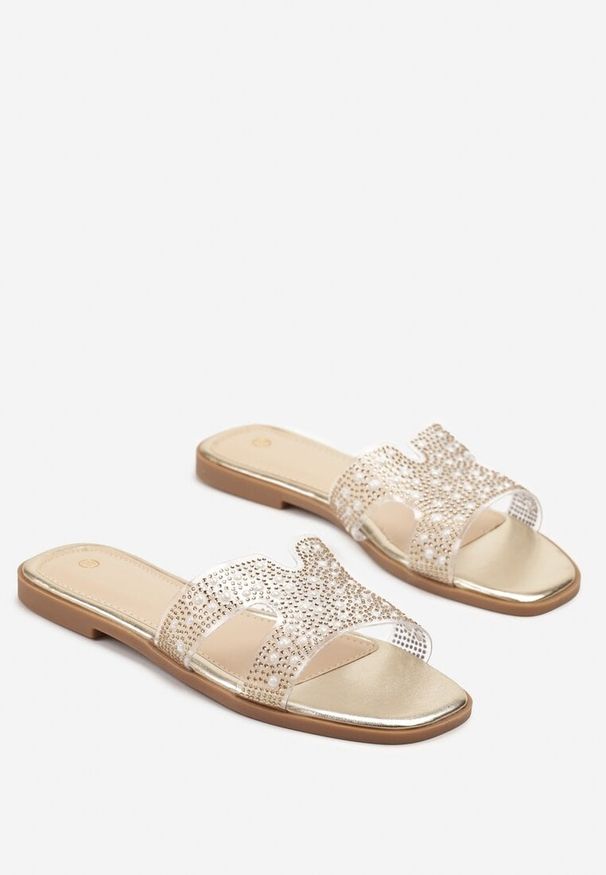 Born2be - Złote Transparentne Klapki Zdobione Cyrkoniami Mirazana. Okazja: na co dzień. Kolor: złoty. Wzór: aplikacja. Styl: elegancki, casual
