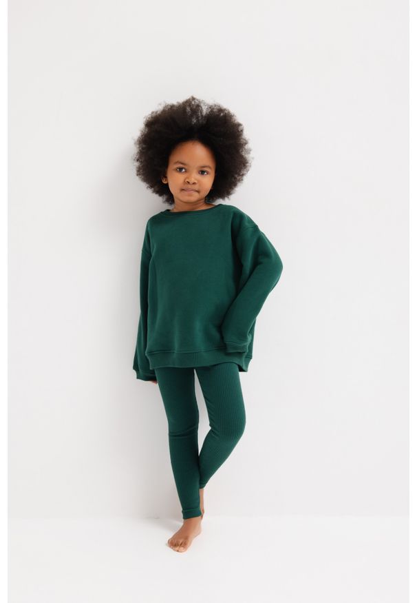 Marsala - MINI bluza o luźnym kroju w kolorze FOREST GREEN - OXFORD-80-86 (12-18). Kolor: zielony. Materiał: jeans, dzianina, dresówka, bawełna, poliester. Wzór: gładki. Sezon: lato, zima, jesień, wiosna. Styl: klasyczny