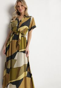Born2be - Zielona Sukienka Rozkloszowana z Wiskozy w Geometryczny Wzór z Paskiem Ranislla. Okazja: na co dzień. Typ kołnierza: dekolt w serek. Kolor: zielony. Materiał: wiskoza. Długość rękawa: krótki rękaw. Wzór: geometria. Styl: casual, elegancki #6