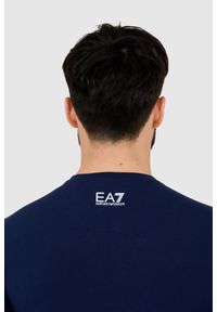 EA7 Emporio Armani - EA7 T-shirt męski granatowy z dużym logo. Kolor: niebieski