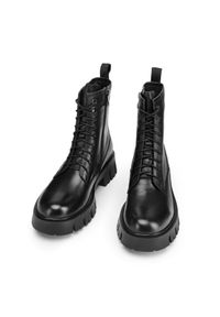 Wittchen - Damskie glany ze skóry klasyczne. Nosek buta: okrągły. Zapięcie: sznurówki. Kolor: czarny. Materiał: skóra. Wzór: moro, kolorowy. Styl: klasyczny #8