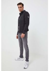 Calvin Klein Jeans koszula sztruksowa kolor szary regular z kołnierzykiem klasycznym. Typ kołnierza: kołnierzyk klasyczny. Kolor: szary. Materiał: sztruks. Długość rękawa: długi rękaw. Długość: długie. Styl: klasyczny #2