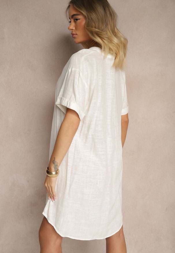 Renee - Biała Sukienka z Bawełny o Pudełkowym Kroju z Dużymi Guzikami Elanorella. Okazja: na co dzień. Typ kołnierza: dekolt w kształcie V. Kolor: biały. Materiał: bawełna. Sezon: lato. Styl: elegancki, casual