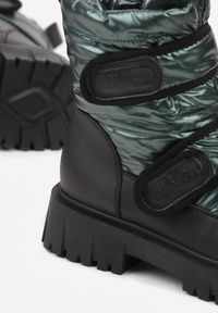 Born2be - Ciemnozielone Śniegowce na Rzepy Theman. Wysokość cholewki: za kostkę. Zapięcie: rzepy. Kolor: zielony. Materiał: materiał. Szerokość cholewki: normalna #2