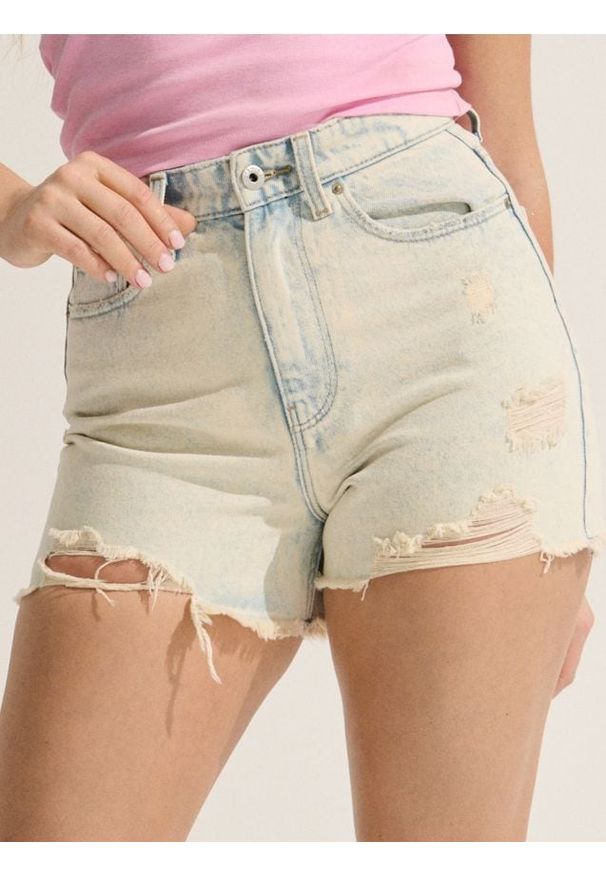 Sinsay - Szorty jeansowe z przetarciami - niebieski. Kolor: niebieski. Materiał: jeans