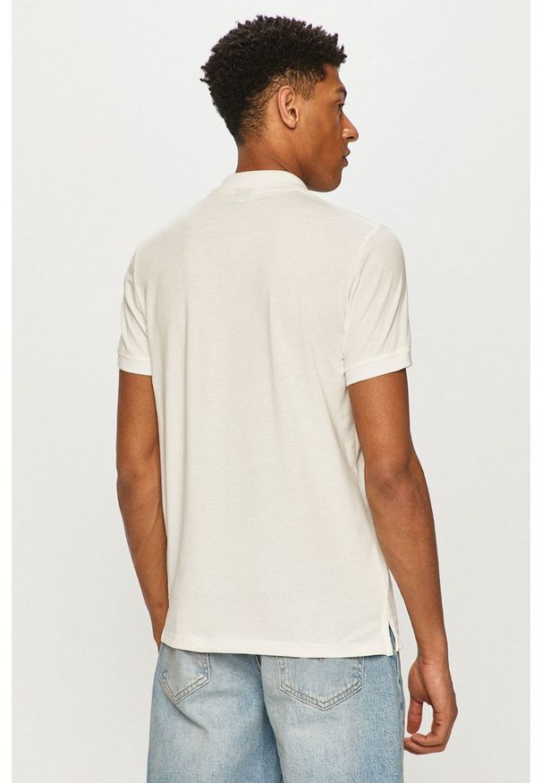 Jack & Jones - Polo. Okazja: na co dzień. Typ kołnierza: polo. Kolor: biały. Materiał: dzianina. Długość: krótkie. Wzór: gładki. Styl: casual
