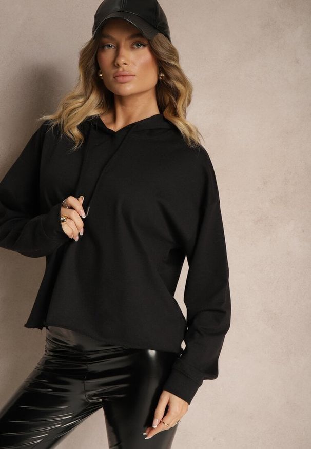 Renee - Czarna Bluza Palanthe. Typ kołnierza: kaptur. Kolor: czarny. Długość rękawa: długi rękaw. Długość: długie. Styl: sportowy