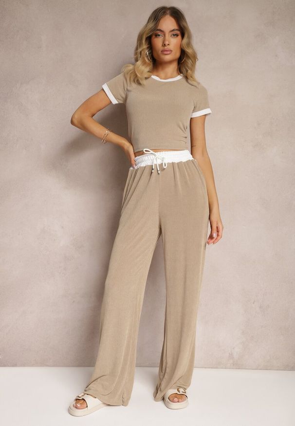 Renee - Beżowy Komplet z Prążkowanego Materiału T-shirt Szerokie Spodnie z Gumką w Pasie Alandrea. Kolor: beżowy. Materiał: materiał, prążkowany