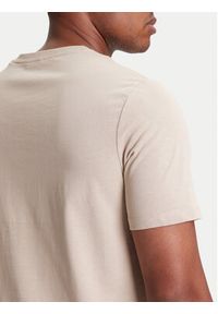 Guess T-Shirt M4YI0A KCCM1 Beżowy Regular Fit. Kolor: beżowy. Materiał: bawełna #4