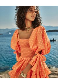 CAROLINE CONSTAS - Pomarańczowa sukienka mini w groszki Finley. Typ kołnierza: dekolt kwadratowy. Kolor: pomarańczowy. Materiał: bawełna. Wzór: grochy. Typ sukienki: dopasowane. Długość: mini